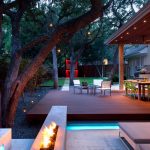 Mesa con sillas en la veranda
