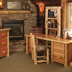 Muebles de registro junto a la chimenea