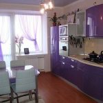 Muebles de color lila en la cocina