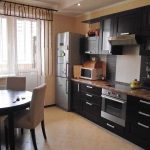 Cocina con muebles negros