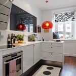 Cocina con interior blanco.