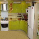 Cocina con muebles luminosos.