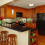 Cocina con muebles de madera