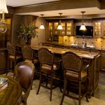 Muebles de madera caros en la cocina.