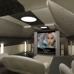 Muebles originales frente al televisor.