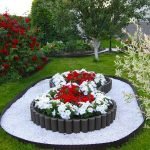 Macizo de flores en forma de ocho