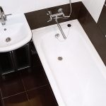 Diseño de baño blanco chocolate