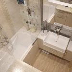 Tabique de vidrio en el baño.