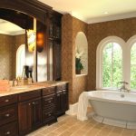 Muebles de madera en el baño.