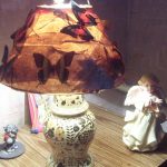 Mariposas en la lámpara