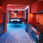 Comedor frente a la cocina.