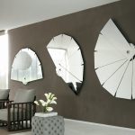 Ventiladores de los espejos en la pared.