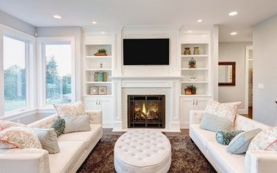 Muebles blancos en el interior.
