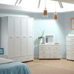 Muebles blancos en el dormitorio