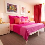 Lámparas originales al lado de la cama