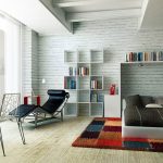 Estantes con libros en el dormitorio