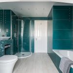 Baño turquesa