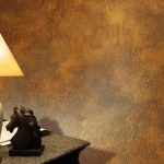 Estatuilla en la mesa