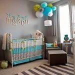Letras con lazos en la pared