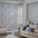 Combinando tres tipos de papel tapiz en la sala de estar