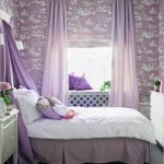 Cama con dosel lila