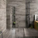 Interior de baño gris