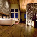 Madera y piedra en el interior
