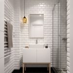 Vidrio y ladrillo en el interior de un baño.