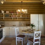 Muebles blancos en la cocina.