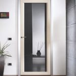 Puertas elegantes en el interior.