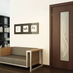 Puerta con motivos en cristal
