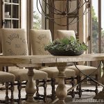 Sillas y mesa de madera