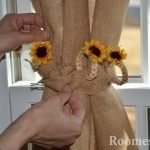 Girasoles en la cortina