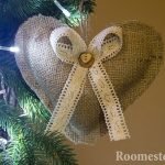 Corazón en el árbol de navidad
