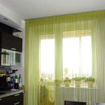 Cortinas amarillas en la cocina