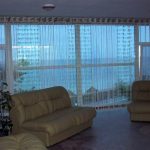 Hermosas cortinas en la sala de estar