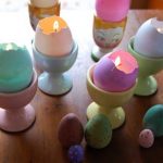Velas multicolores en la cáscara