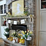 Decoración de Pascua en una chimenea