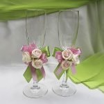 Rosas de cintas en vasos