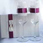 Cintas con cuentas en vasos.