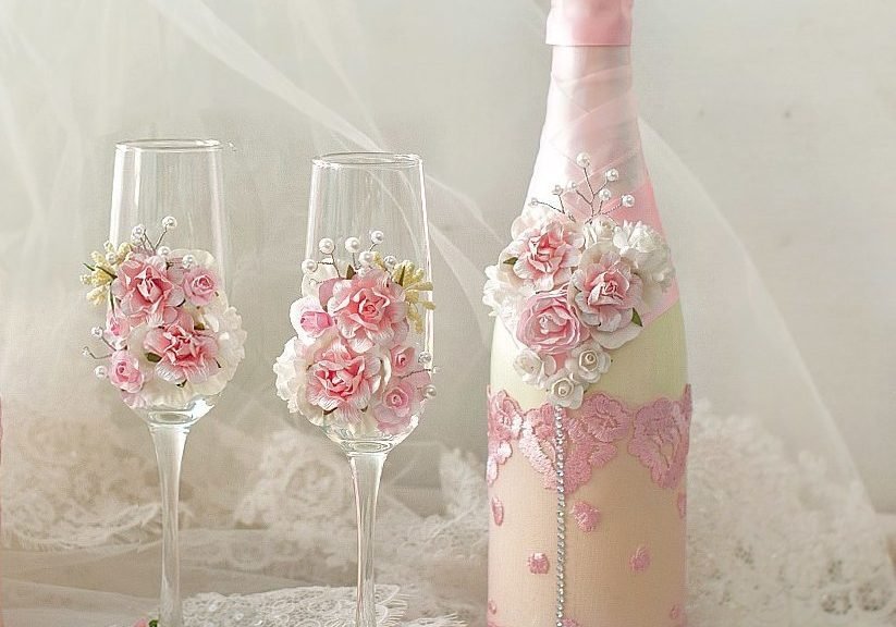 Palamutihan ng mga rosas ng baso sa kasal