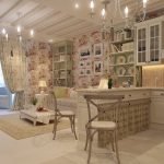 Pinturas sobre el sofá de la sala de estar