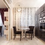 Muebles oscuros en la cocina