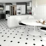 Cocina con interior blanco.