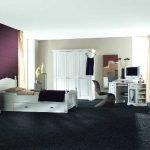 Muebles blancos en el dormitorio