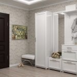 Muebles blancos en el pasillo.