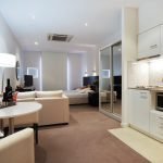 Mueble espejo en el dormitorio