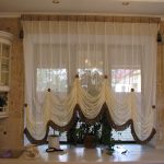 Cortinas francesas en el interior de la cocina