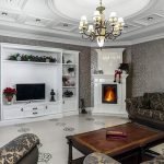 Salón de diseño con papel pintado de seda.