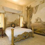 Dormitorio con un interior elegante.